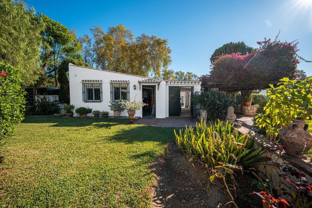 4 bedroom Villa for sale in Benalmadena with pool garage - € 1,190,000 (Ref: 9274799)