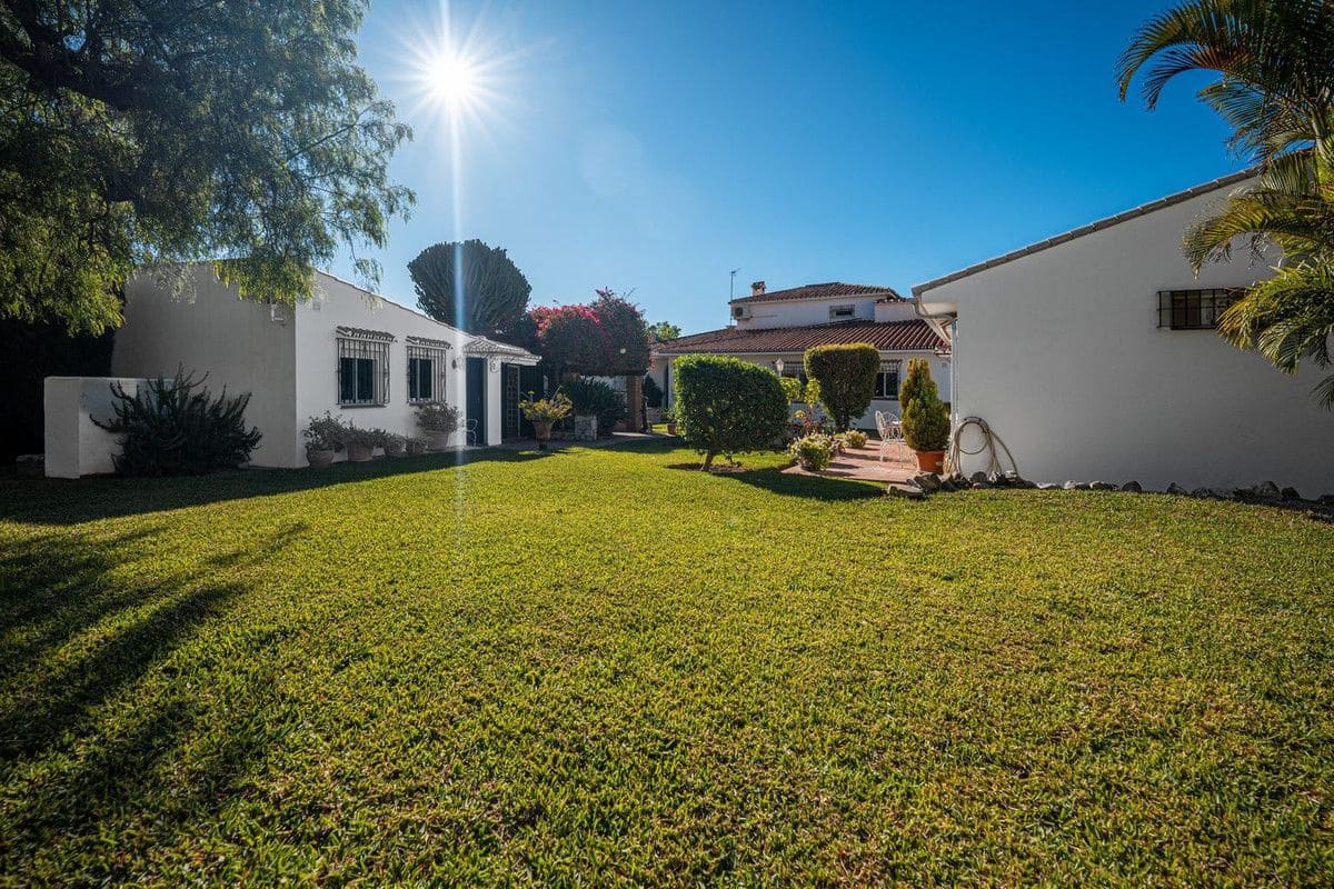 4 bedroom Villa for sale in Benalmadena with pool garage - € 1,190,000 (Ref: 9274799)