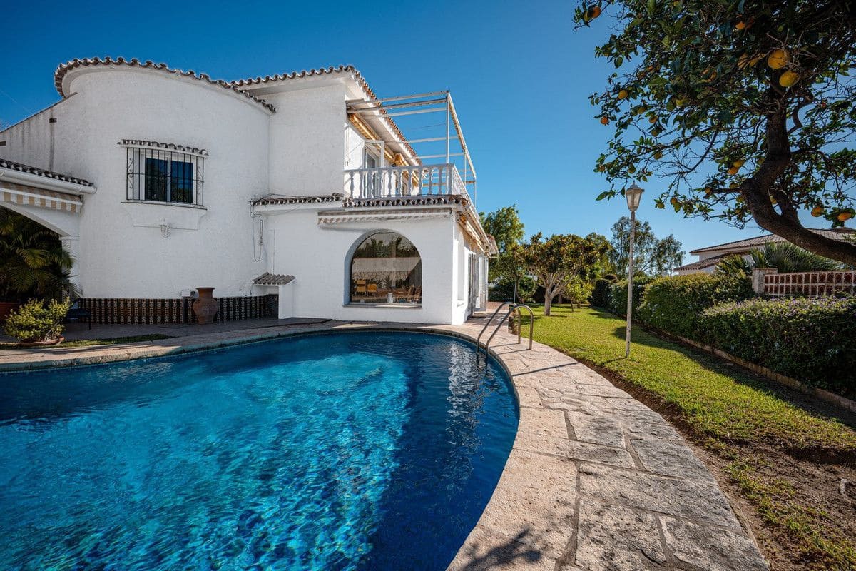 4 bedroom Villa for sale in Benalmadena with pool garage - € 1,190,000 (Ref: 9274799)