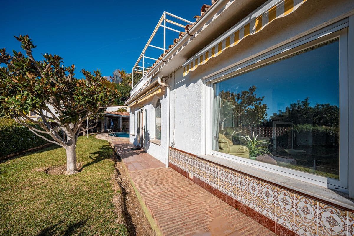 4 bedroom Villa for sale in Benalmadena with pool garage - € 1,190,000 (Ref: 9274799)