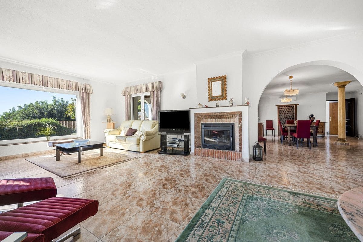 4 bedroom Villa for sale in Benalmadena with pool garage - € 1,190,000 (Ref: 9274799)