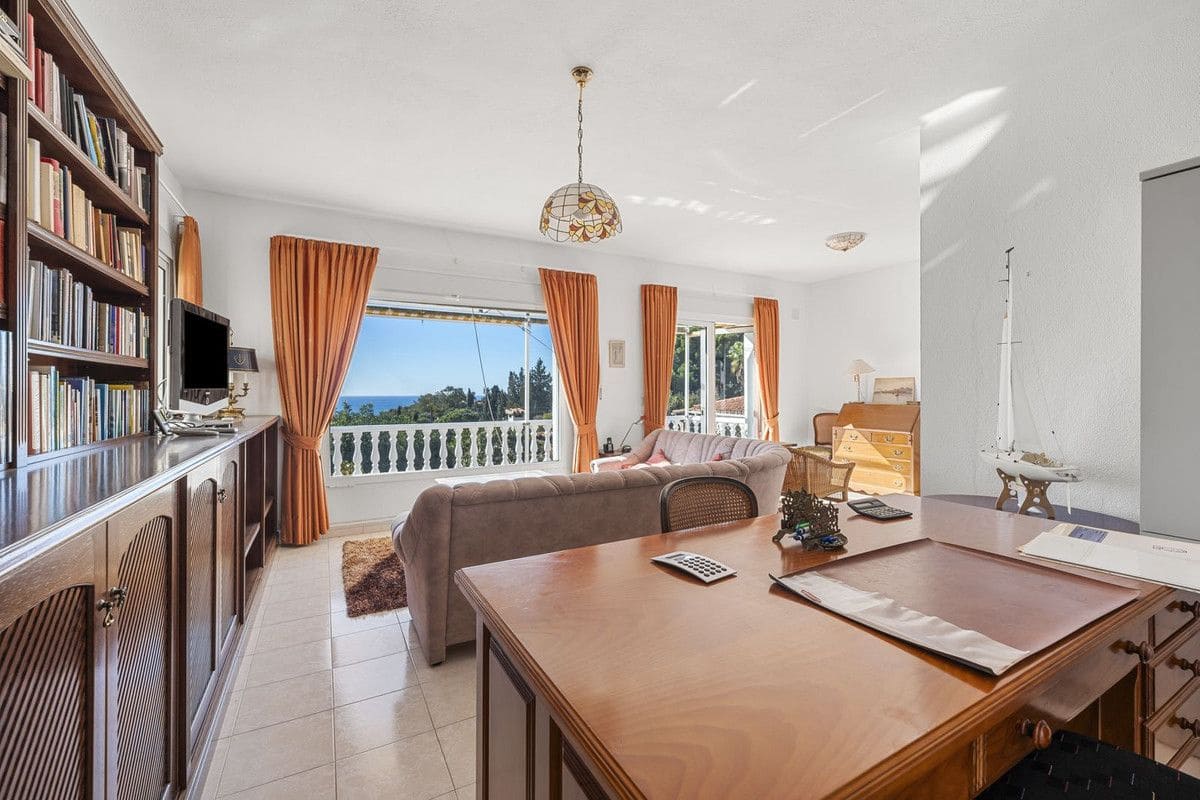 4 bedroom Villa for sale in Benalmadena with pool garage - € 1,190,000 (Ref: 9274799)