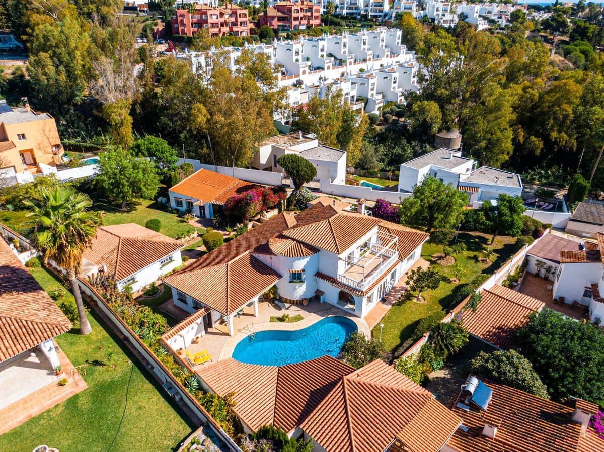4 bedroom Villa for sale in Benalmadena with pool garage - € 1,190,000 (Ref: 9274799)