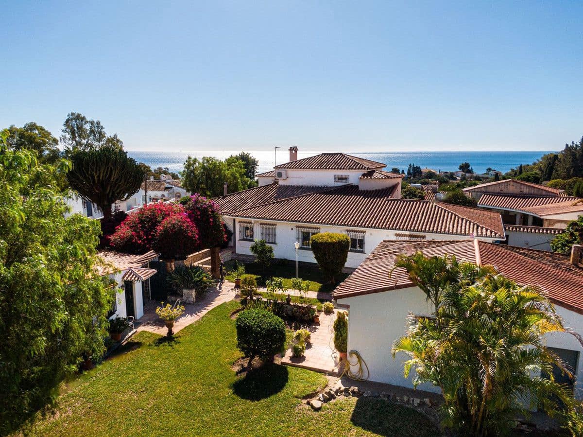 4 bedroom Villa for sale in Benalmadena with pool garage - € 1,190,000 (Ref: 9274799)