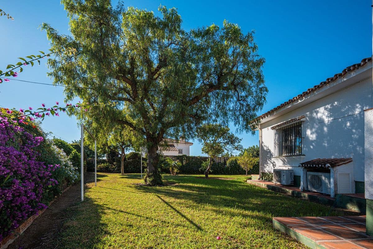 4 bedroom Villa for sale in Benalmadena with pool garage - € 1,190,000 (Ref: 9274799)