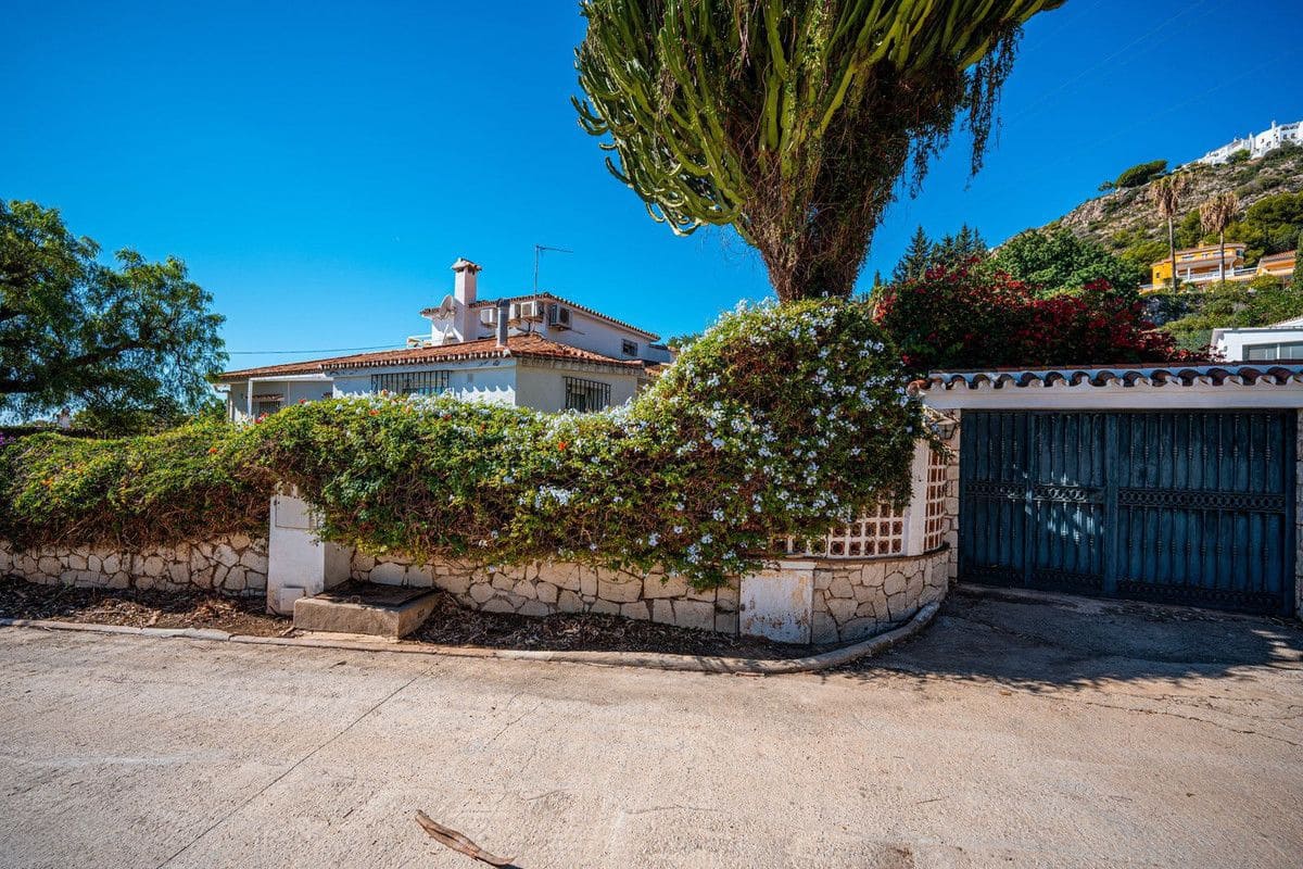 4 bedroom Villa for sale in Benalmadena with pool garage - € 1,190,000 (Ref: 9274799)