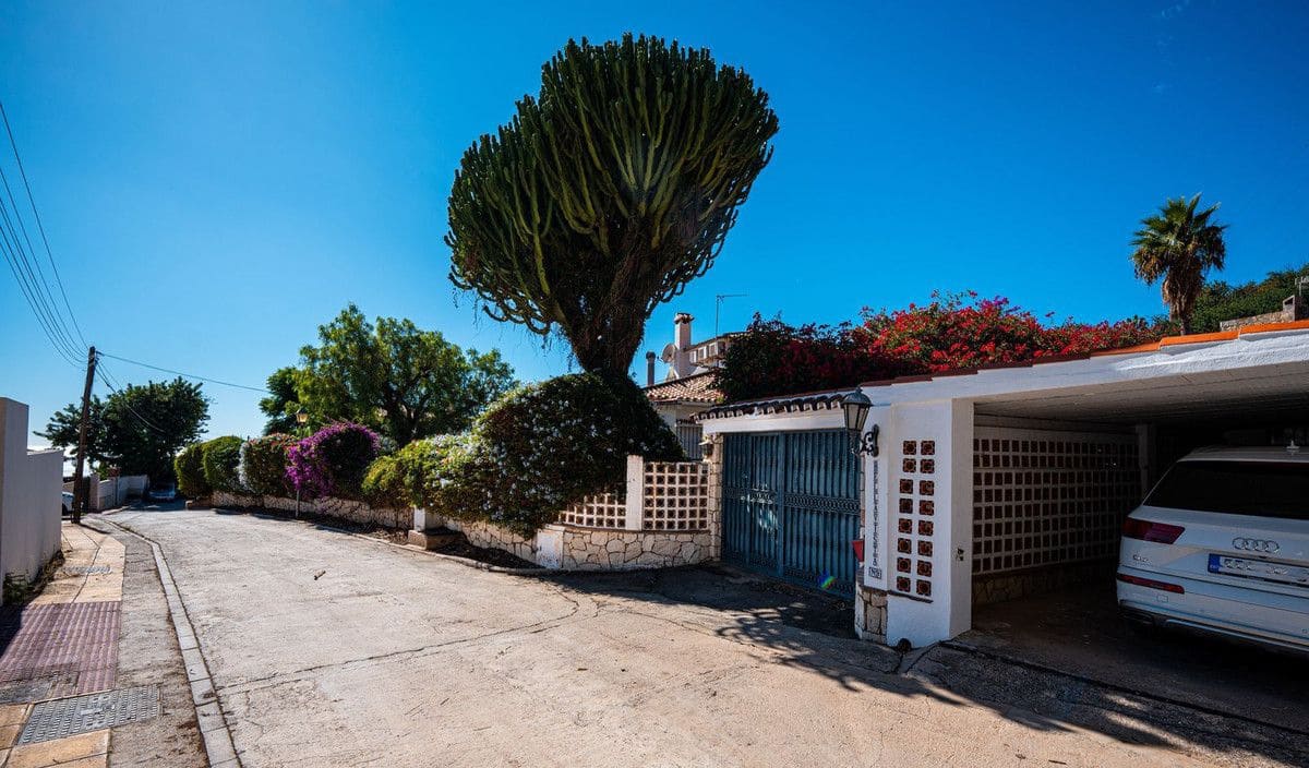 4 bedroom Villa for sale in Benalmadena with pool garage - € 1,190,000 (Ref: 9274799)