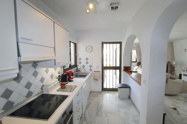 4 soverom Villa til salgs i La Capellanía - El Higuerón, Benalmádena med svømmebasseng garasje - € 850 000 (Ref: 9274820)