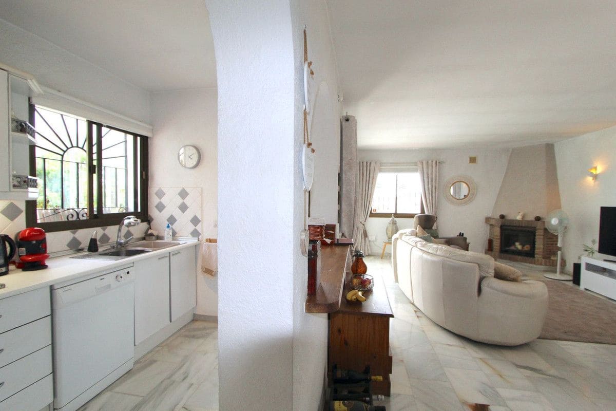 4 Zimmer Villa zu verkaufen in Benalmadena mit Pool Garage - 850.000 € (Ref: 9274820)