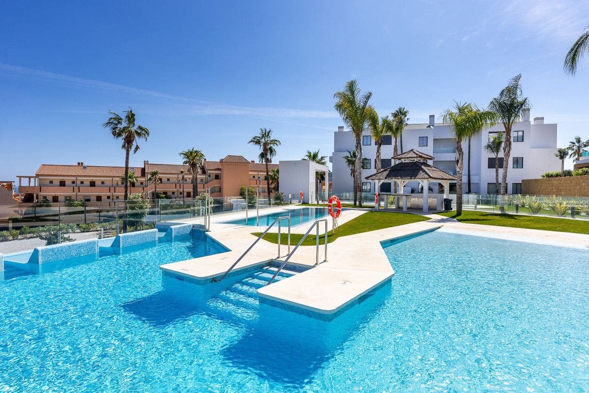 Apartamento de 2 habitaciones en Mijas en venta con piscina garaje - 645.000 € (Ref: 9274828)