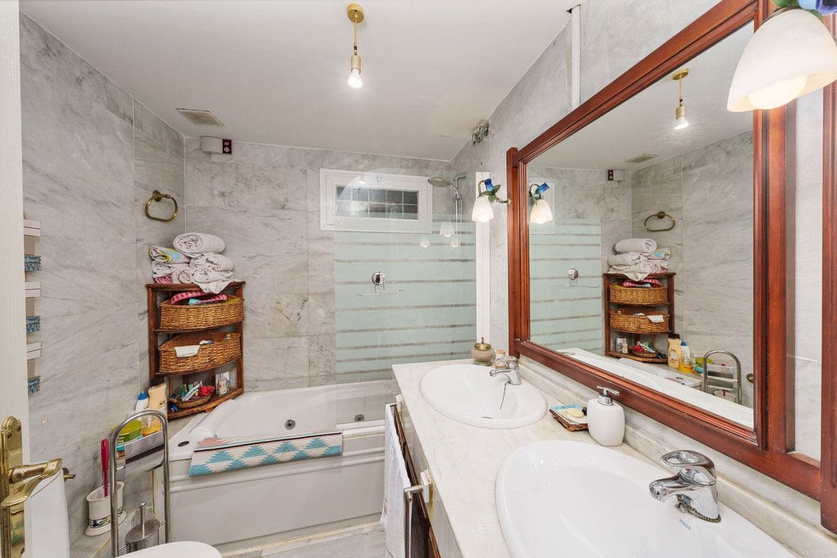 3 soveværelse Semi-Rækkehus til salg i Marbella med swimmingpool garage - € 790.000 (Ref: 9274846)