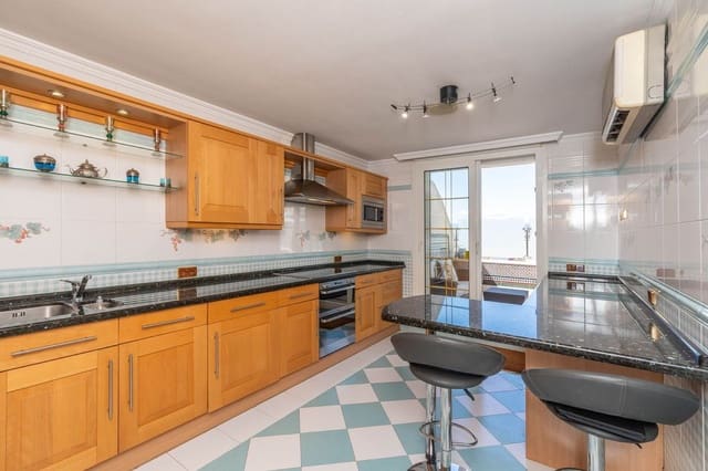 5 sovrum Takvåning till salu i Aloha Golf, Marbella med garage - 1 750 000 € (Ref: 9274847)