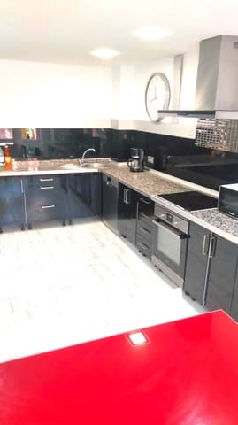 5 soverom Kjedet enebolig til salgs i Puerto Banus, Marbella med svømmebasseng garasje - € 1 365 000 (Ref: 9274849)