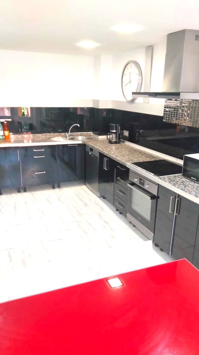 5 soverom Kjedet enebolig til salgs i Marbella med svømmebasseng garasje - € 1 365 000 (Ref: 9274849)