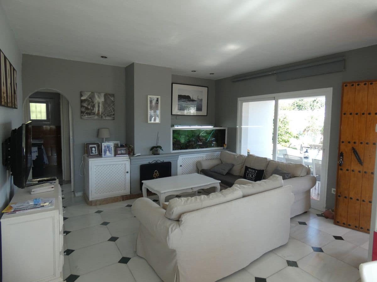 5 soverom Villa til salgs i Marbella - € 950 000 (Ref: 9274854)