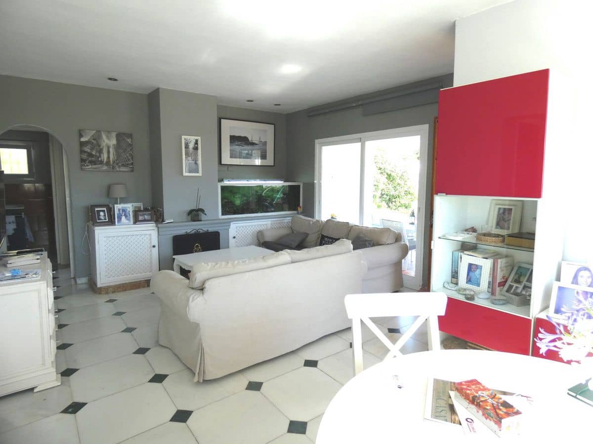 5 soverom Villa til salgs i Marbella - € 950 000 (Ref: 9274854)