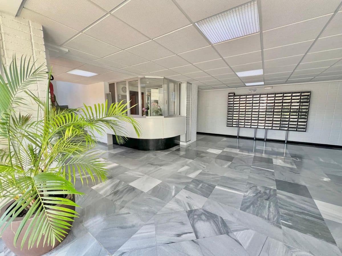 2 makuuhuone Asunto myytävänä paikassa Marbella mukana 
autotalli - 355 000 € (Ref: 9274858)