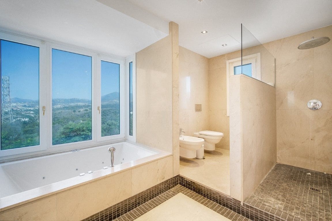 Chalet de 4 habitaciones en Marbella en venta con piscina garaje - 2.650.000 € (Ref: 9274868)