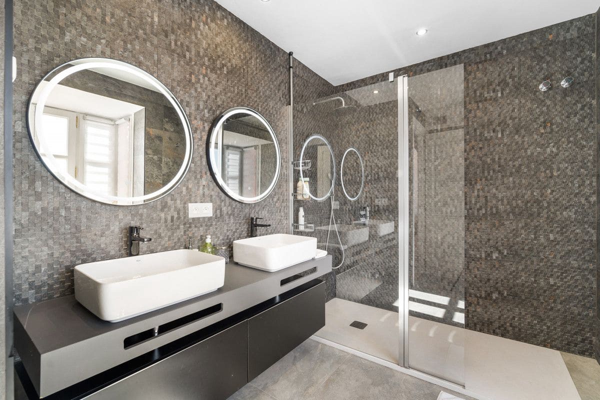 6 soverom Villa til salgs i Marbella med svømmebasseng garasje - € 5 400 000 (Ref: 9274871)