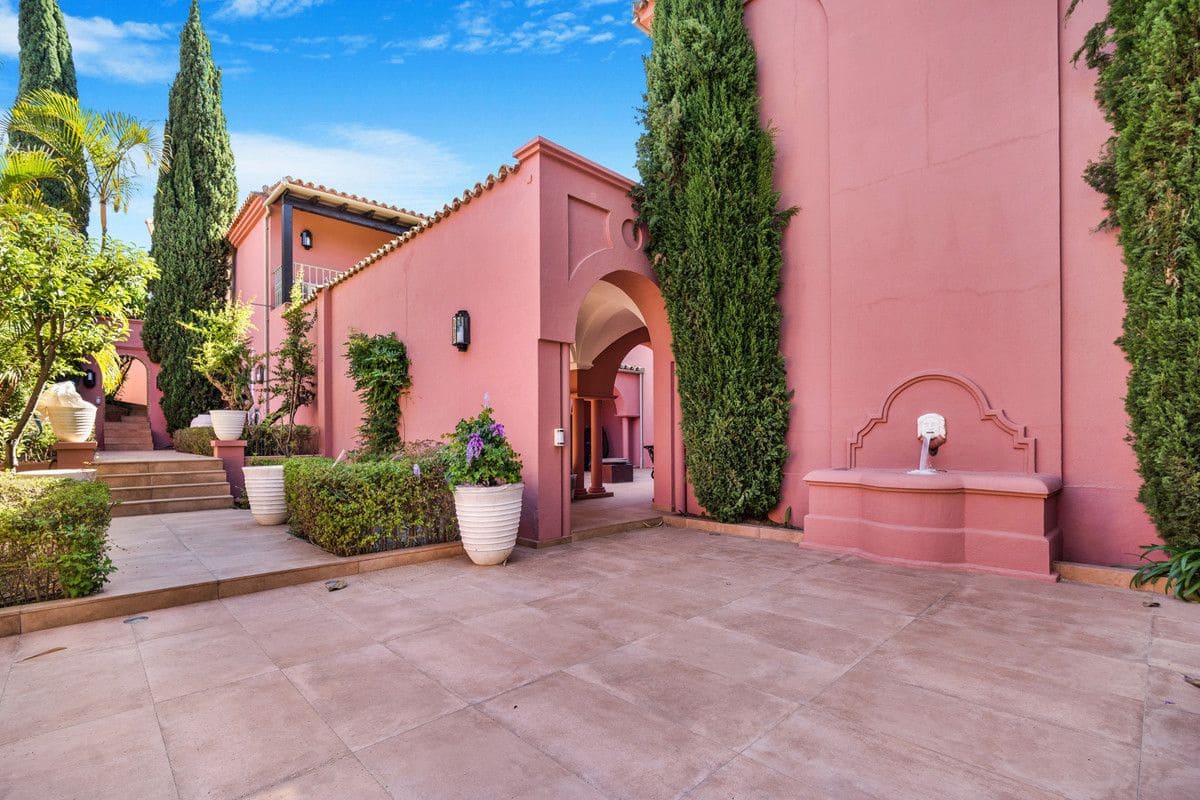 6 soverom Villa til salgs i Marbella med svømmebasseng garasje - € 5 400 000 (Ref: 9274871)