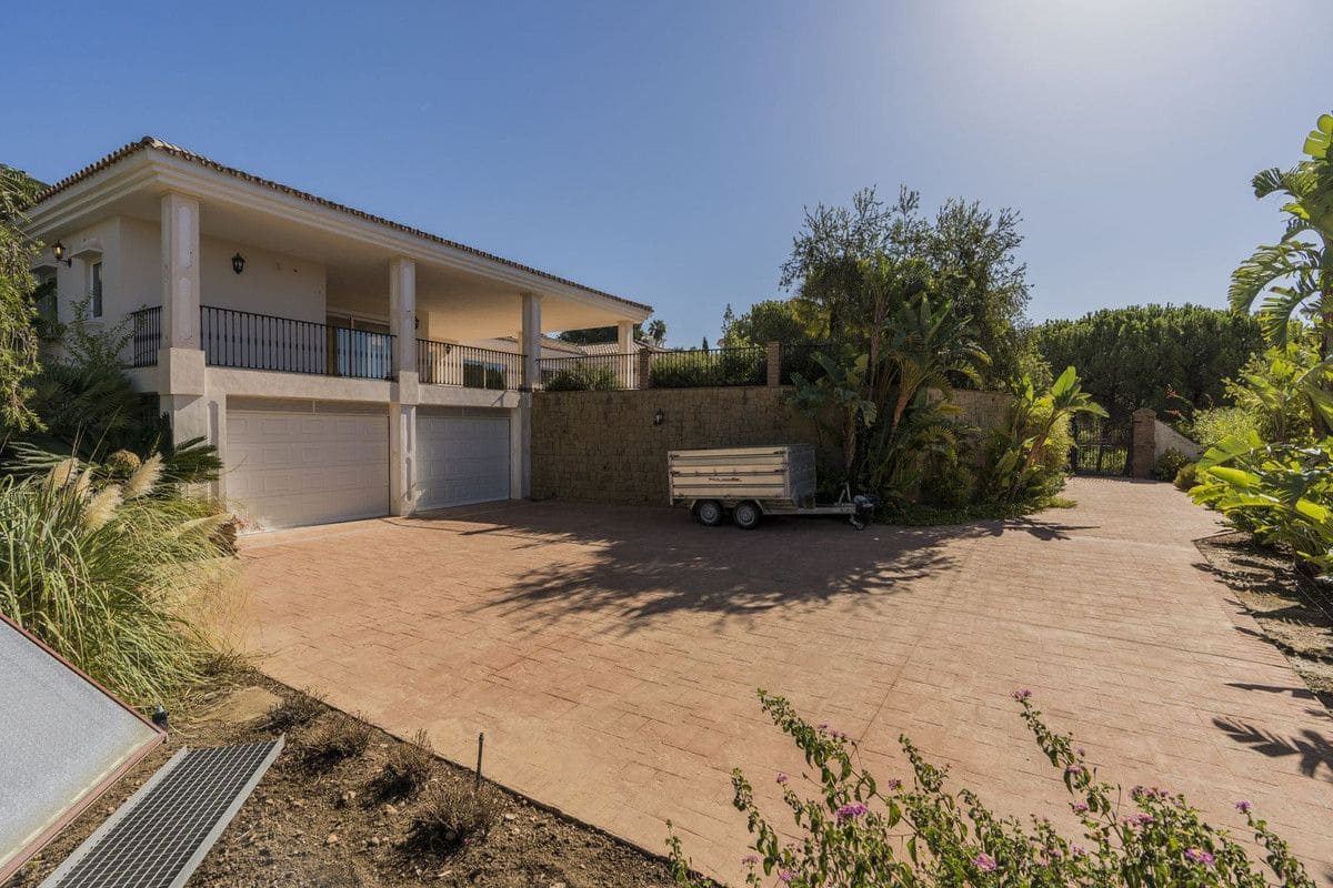 5 makuuhuone Huvila myytävänä paikassa Mijas mukana uima-altaan 
autotalli - 1 375 000 € (Ref: 9274875)