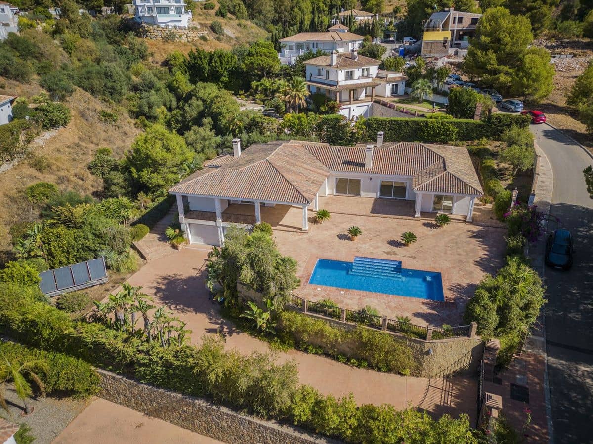 5 bedroom Villa for sale in Mijas with pool garage - € 1,375,000 (Ref: 9274875)