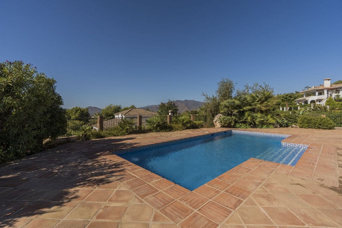 5 bedroom Villa for sale in Mijas with pool garage - € 1,375,000 (Ref: 9274875)
