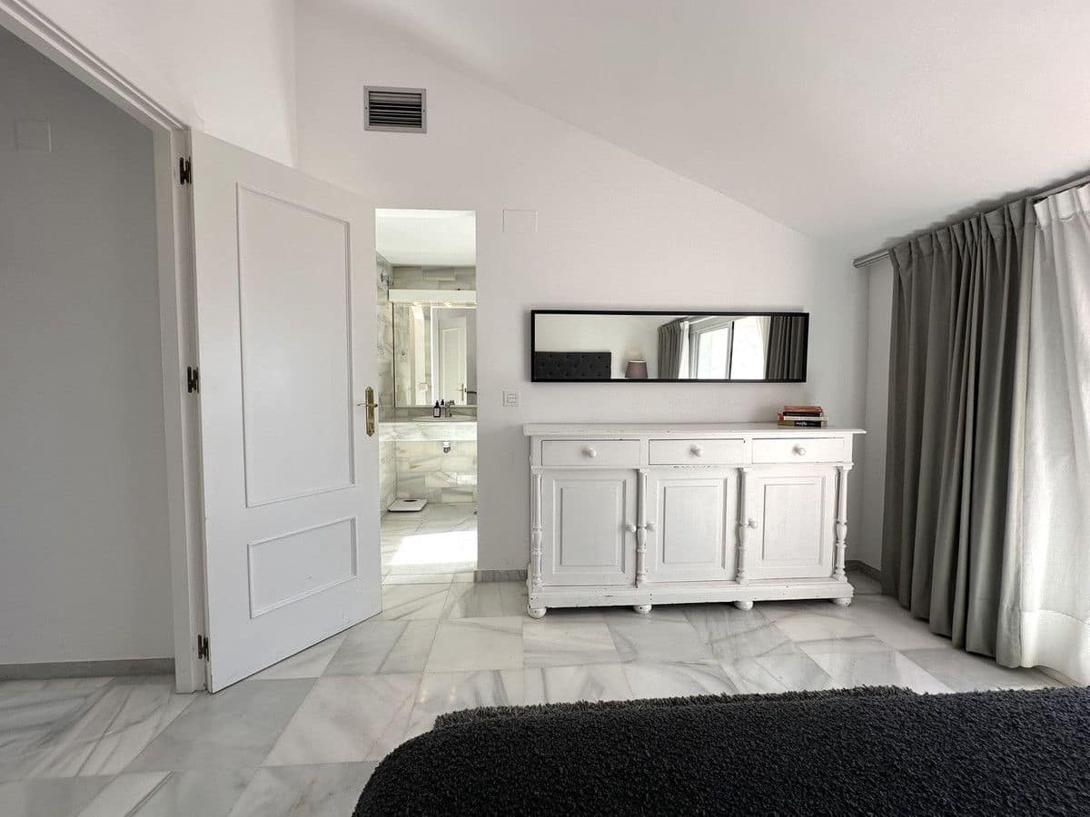 2 makuuhuone Kattohuoneisto myytävänä paikassa Marbella mukana uima-altaan - 675 000 € (Ref: 9274878)