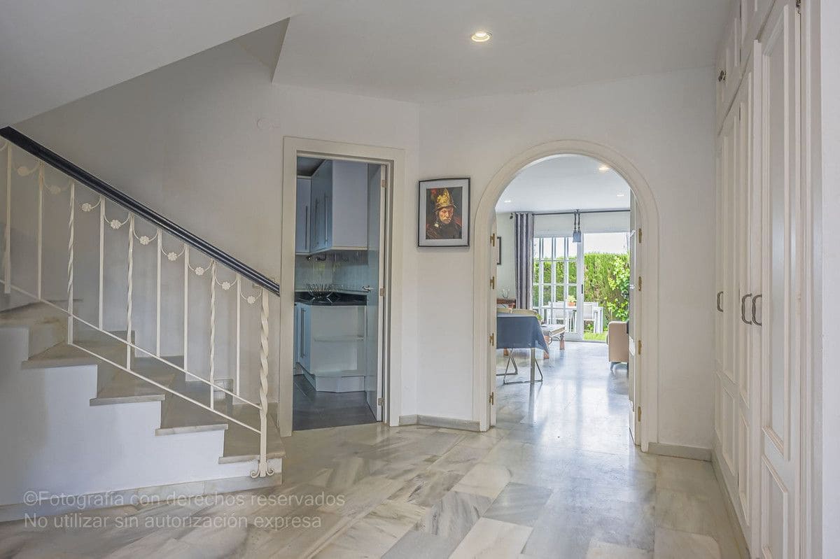 3 soveværelse Byhus til salg i New Golden Mile med swimmingpool garage - € 635.000 (Ref: 9274887)