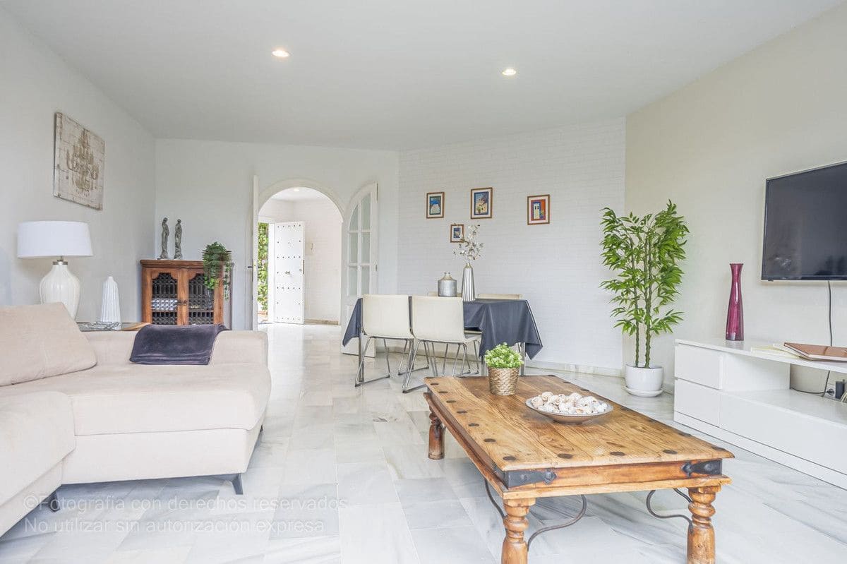 3 soveværelse Byhus til salg i New Golden Mile med swimmingpool garage - € 635.000 (Ref: 9274887)