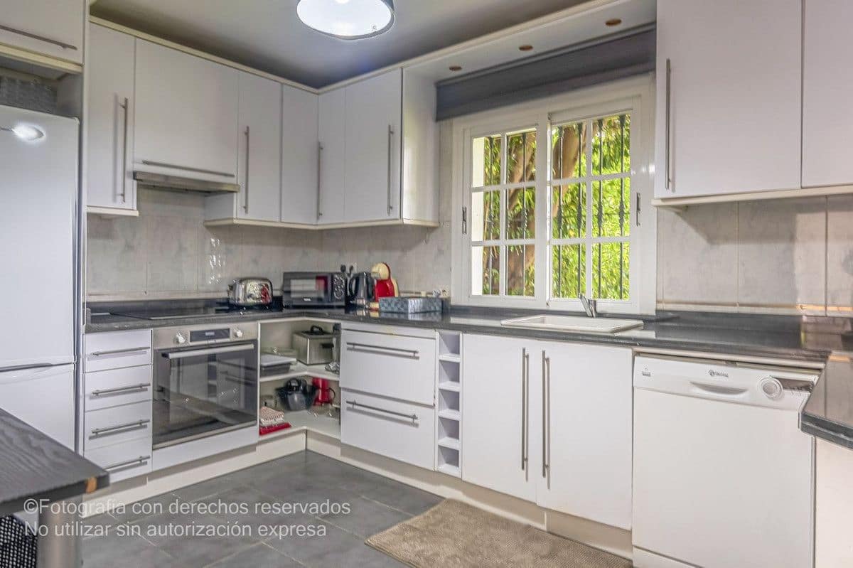 3 soveværelse Byhus til salg i New Golden Mile med swimmingpool garage - € 635.000 (Ref: 9274887)