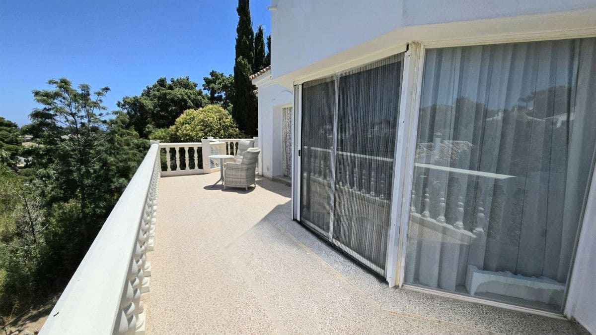 4 bedroom Villa for sale in Mijas with pool garage - € 1,249,000 (Ref: 9274893)