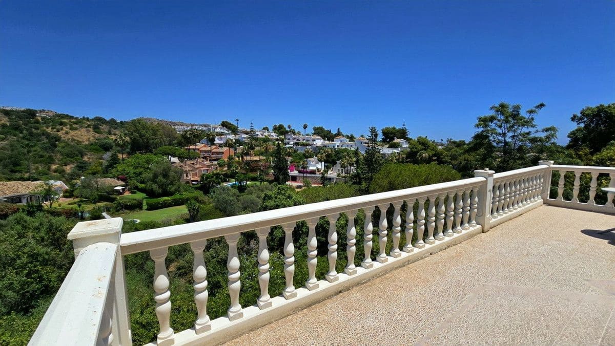 4 bedroom Villa for sale in Mijas with pool garage - € 1,249,000 (Ref: 9274893)