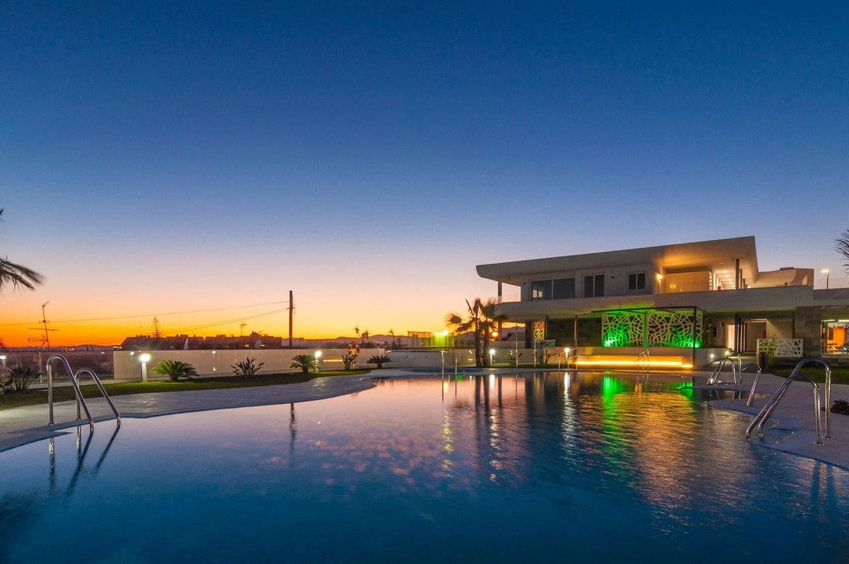 2 soveværelse Lejlighed til salg i Fuengirola med swimmingpool garage - € 425.000 (Ref: 9274897)