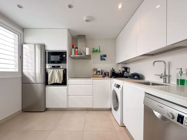 2 soverom Leilighet til salgs i Las Gaviotas  - Carvajal, Fuengirola med svømmebasseng garasje - € 425 000 (Ref: 9274897)