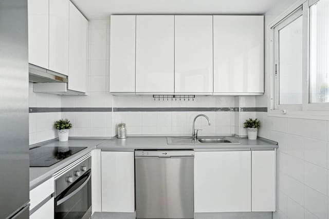 3 soveværelse Lejlighed til salg i La Carolina - Guadalpín, Marbella med swimmingpool garage - € 750.000 (Ref: 9274905)