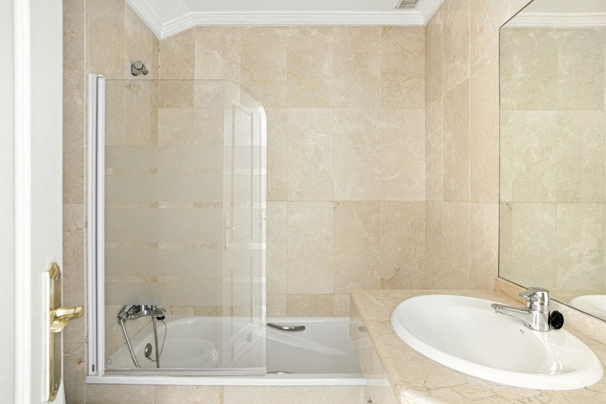 3 soverom Leilighet til salgs i Marbella med svømmebasseng garasje - € 750 000 (Ref: 9274905)