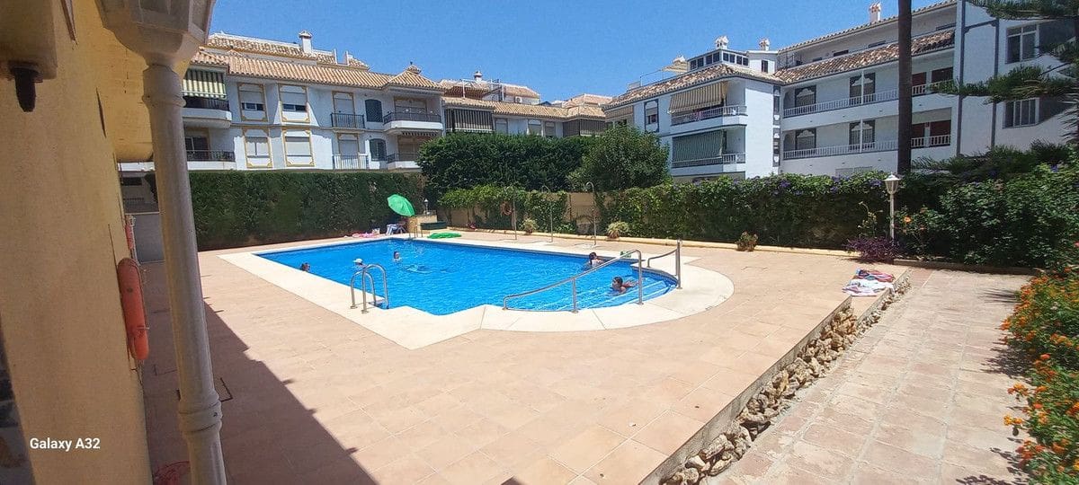 1 soveværelse Strandlejlighed til salg i Mijas med swimmingpool - € 250.000 (Ref: 9274916)