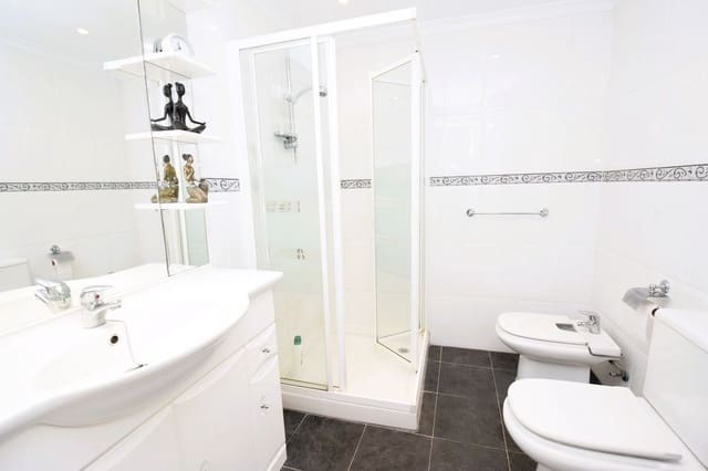 Apartamento de 3 habitaciones en La Cala de Mijas, Mijas en venta con piscina garaje - 595.000 € (Ref: 9274925)