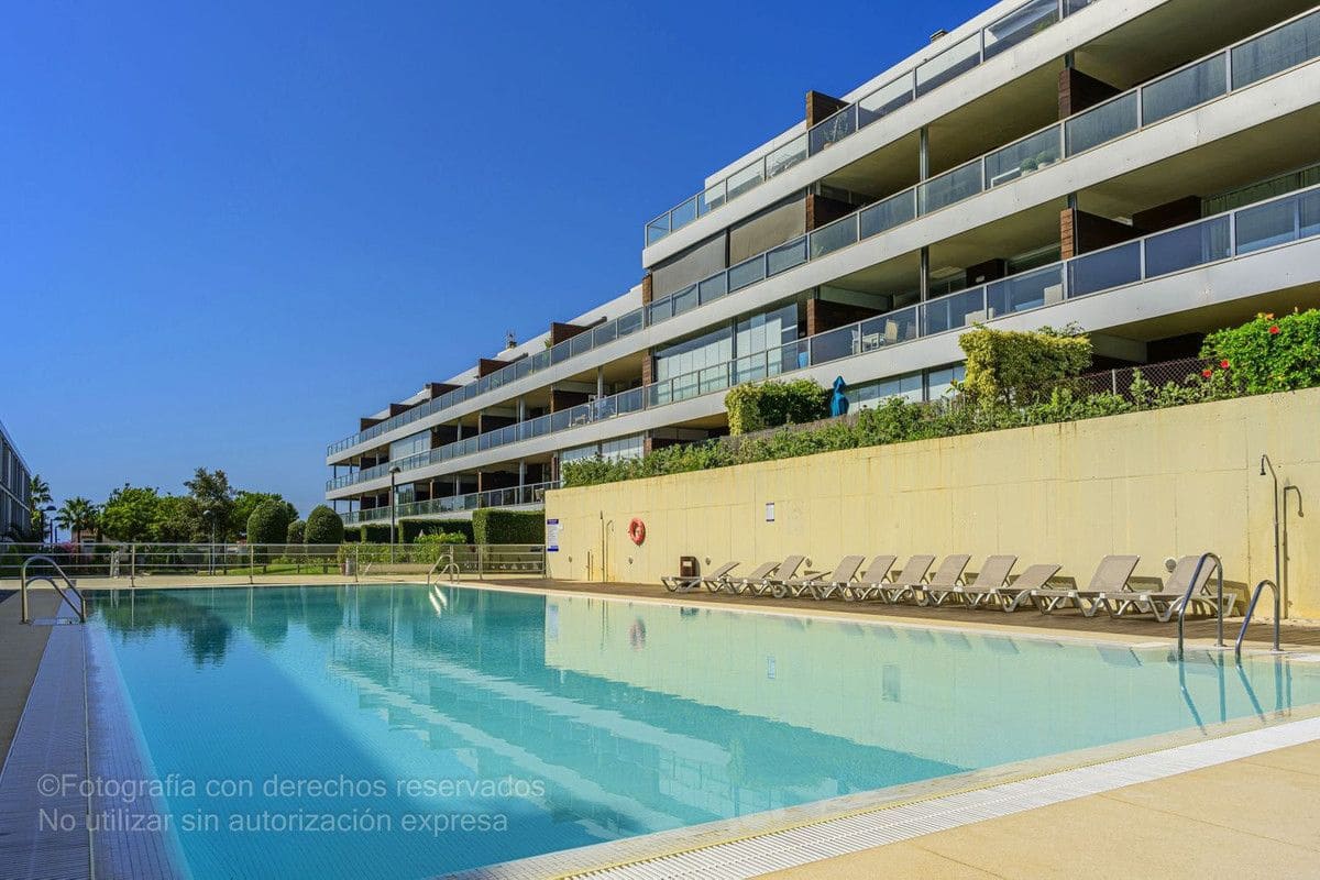 3 sypialnia Apartament na sprzedaż w Manilva z basenem garażem - 398 000 € (Ref: 9274927)