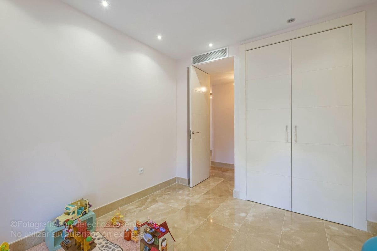 3 sypialnia Apartament na sprzedaż w Manilva z basenem garażem - 398 000 € (Ref: 9274927)