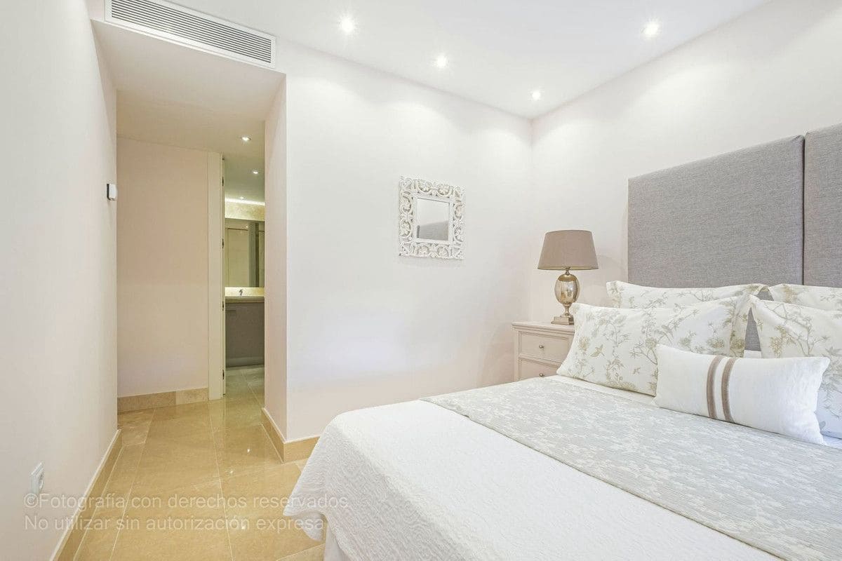 3 sypialnia Apartament na sprzedaż w Manilva z basenem garażem - 398 000 € (Ref: 9274927)