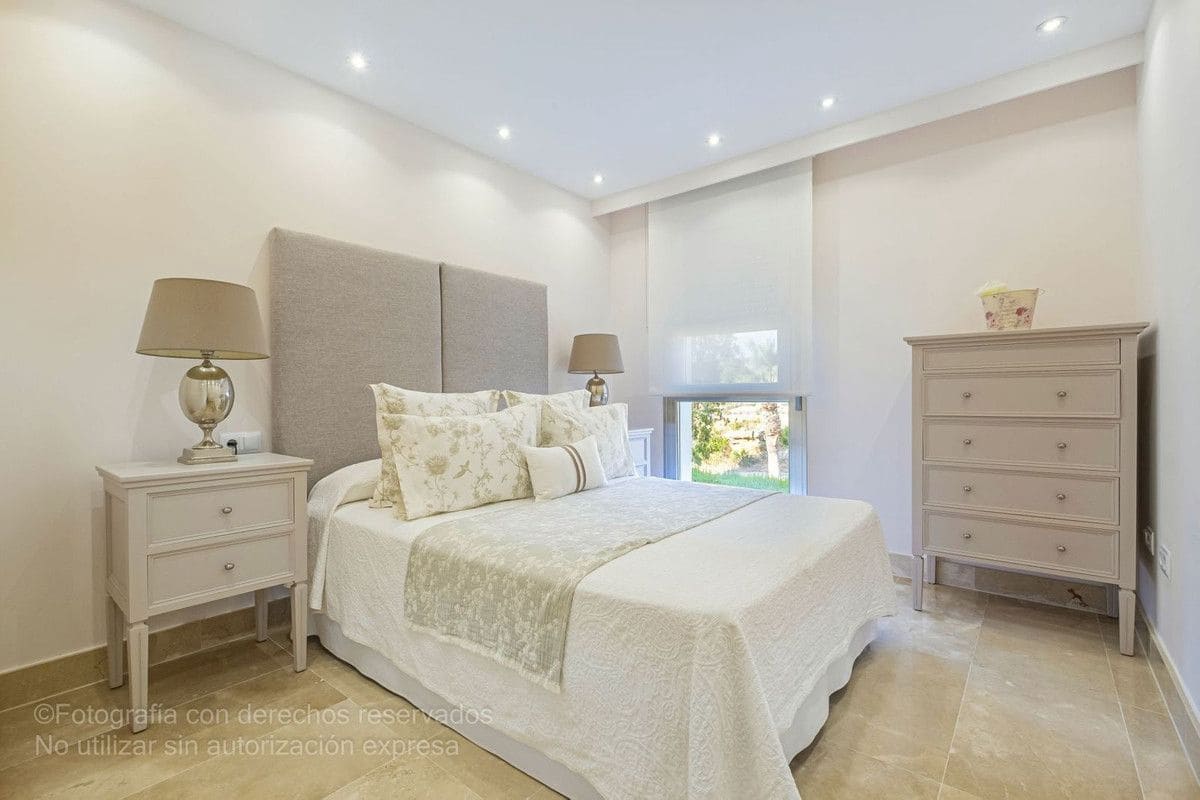 3 sypialnia Apartament na sprzedaż w Manilva z basenem garażem - 398 000 € (Ref: 9274927)