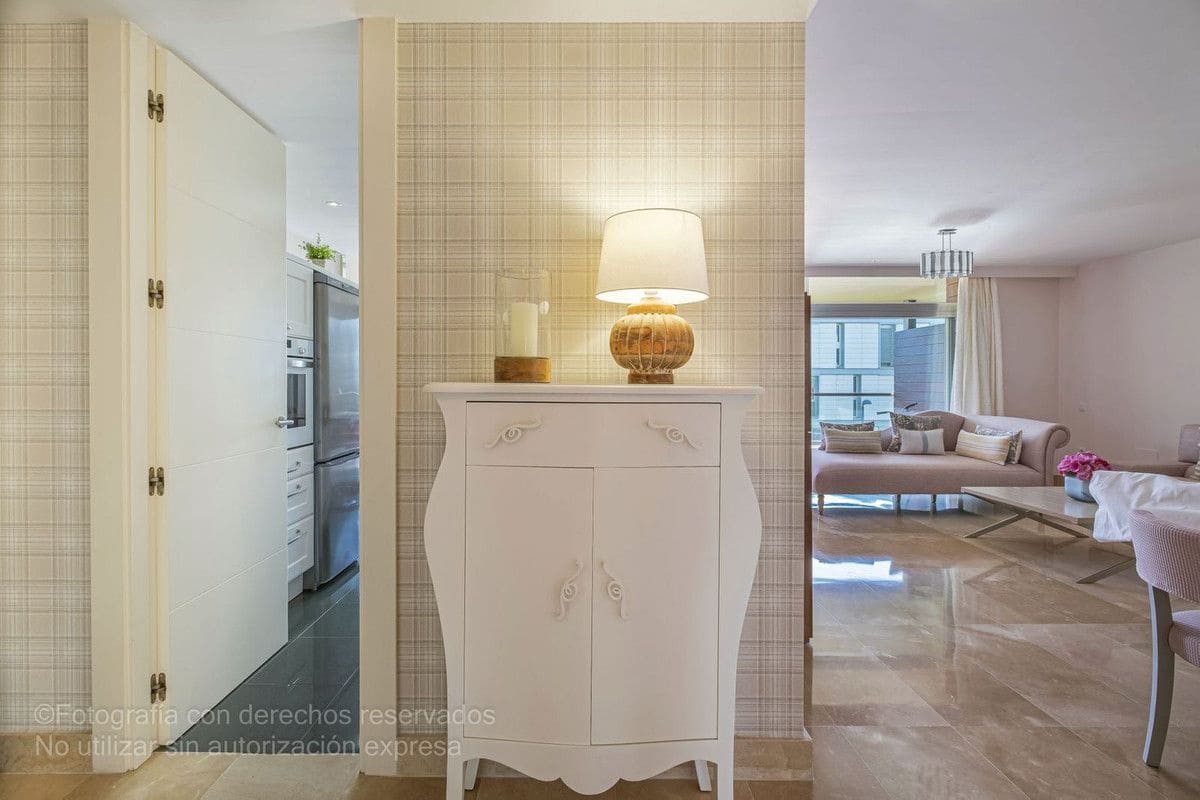 3 sypialnia Apartament na sprzedaż w Manilva z basenem garażem - 398 000 € (Ref: 9274927)