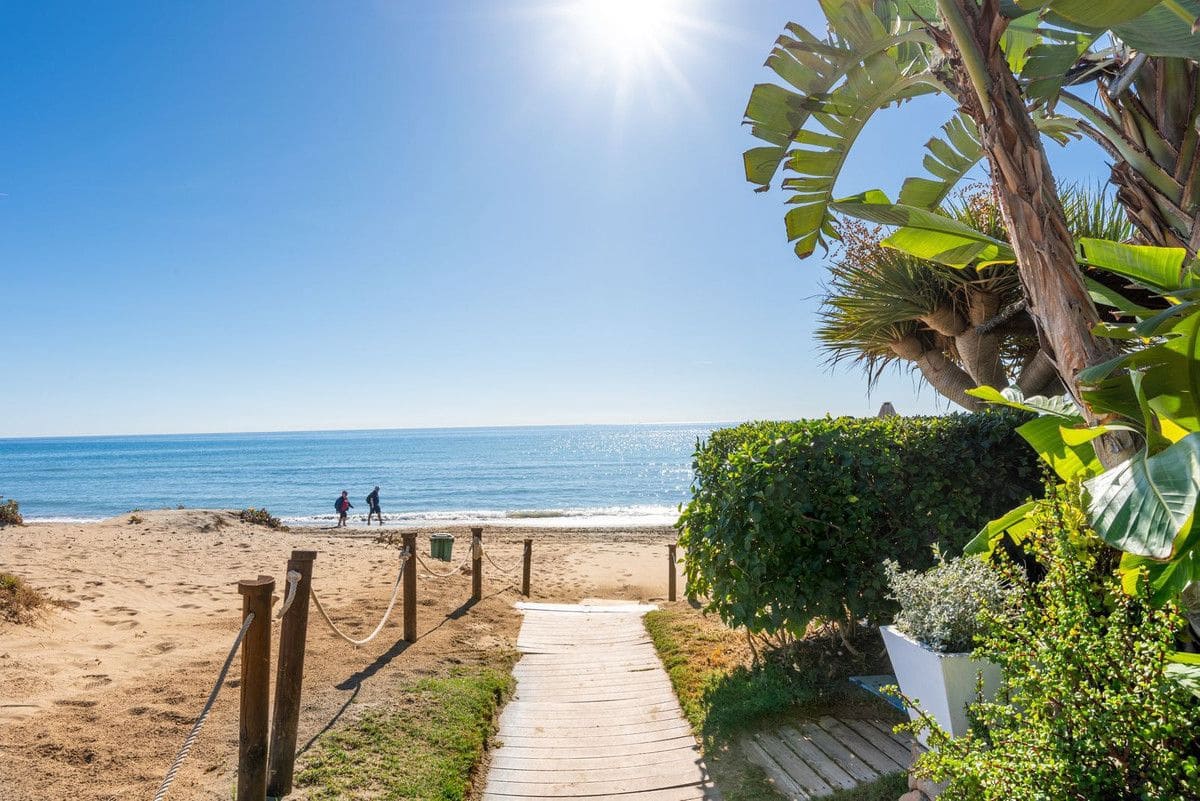 3 bedroom Beach Apartment for sale in Marbella with pool garage - € 525,000 (Ref: 9274928)