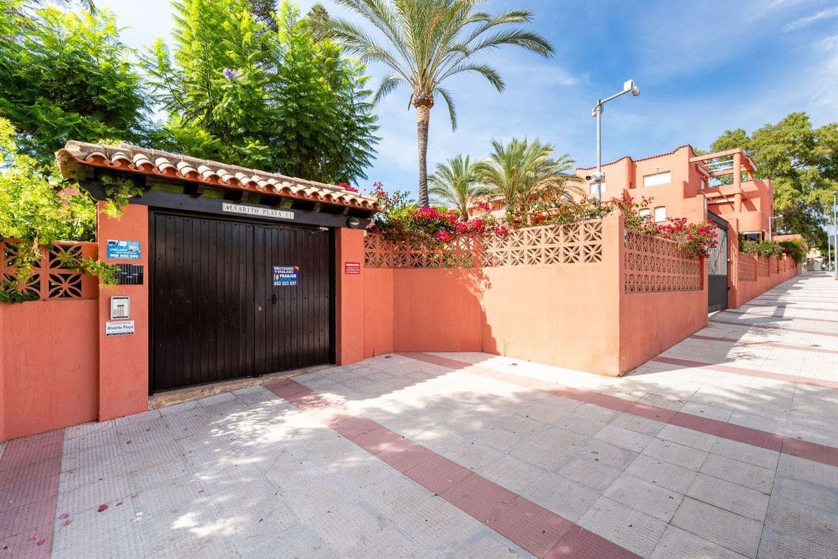 3 bedroom Beach Apartment for sale in Marbella with pool garage - € 525,000 (Ref: 9274928)