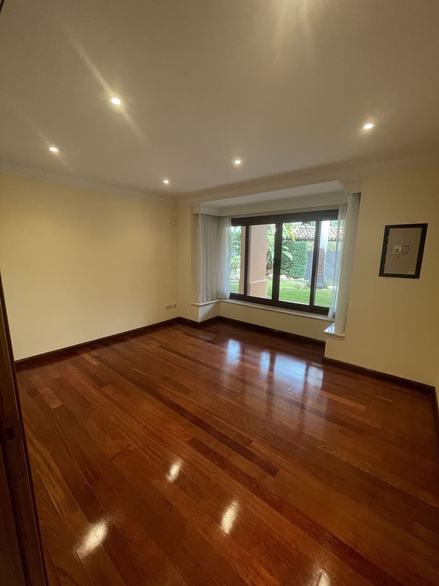 5 sypialnia Willa na sprzedaż w Marbella z basenem garażem - 4 500 000 € (Ref: 9274935)