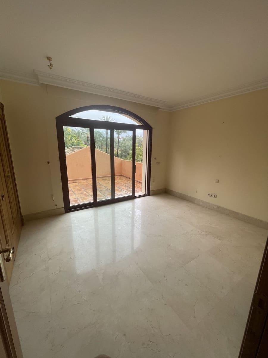 5 sypialnia Willa na sprzedaż w Marbella z basenem garażem - 4 500 000 € (Ref: 9274935)