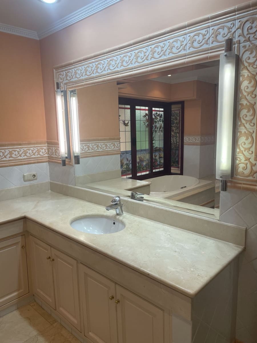 5 sypialnia Willa na sprzedaż w Marbella z basenem garażem - 4 500 000 € (Ref: 9274935)