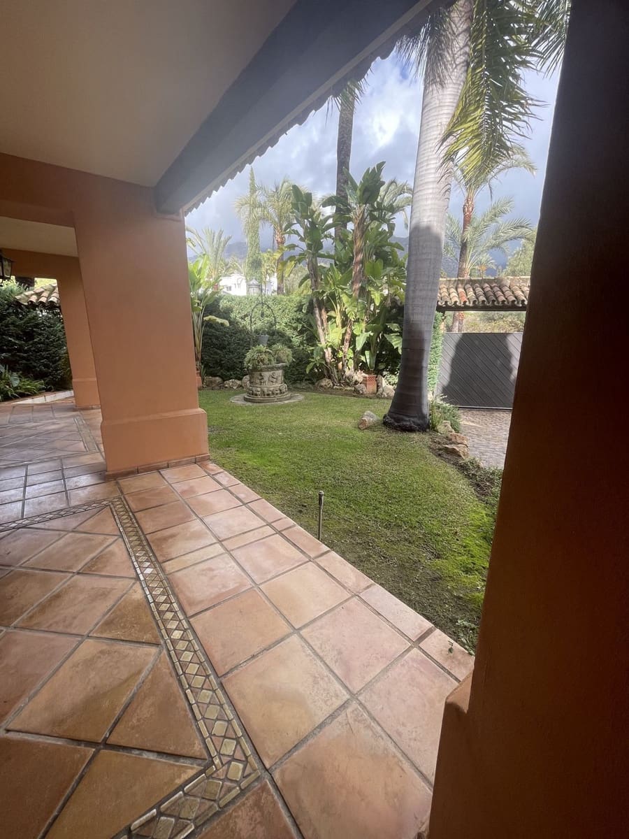 5 sypialnia Willa na sprzedaż w Marbella z basenem garażem - 4 500 000 € (Ref: 9274935)